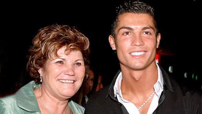 Cristiano Ronaldo dan ibunya Dolores Aveiro (USA Today)