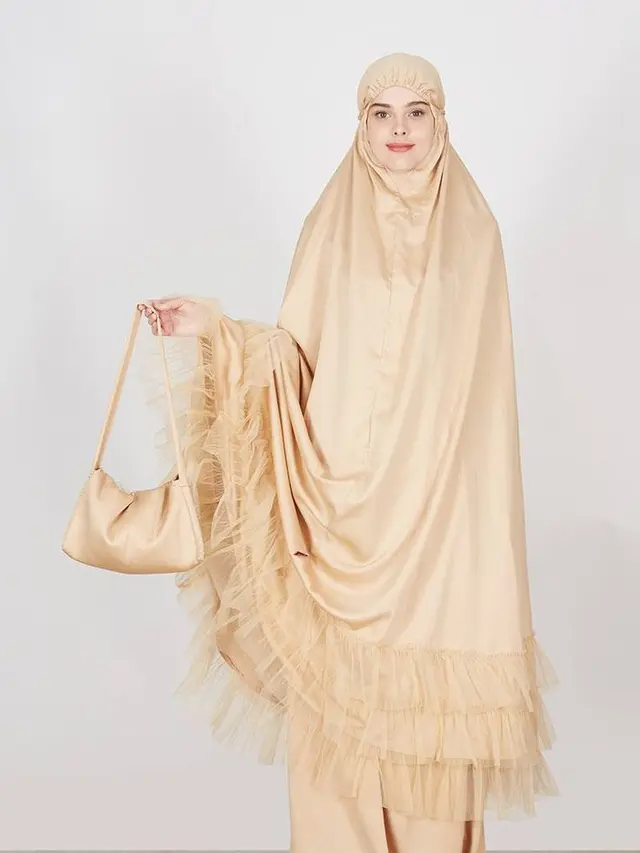 Mukena Berukuran Besar dan Lebih Tertutup