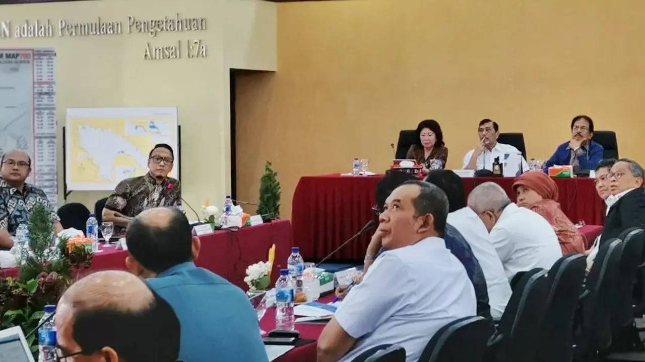 Ketua Pokja Industri Kreatif Komite Ekonomi dan Industri Nasional (KEIN) Irfan Wahid menyampaikan presentasi terkait pembangunan kawasan wisata terintegrasi Danau Toba. (Istimewa)