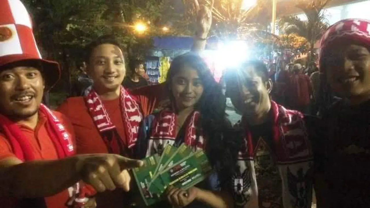 suporter wanita Timnas Indonesia