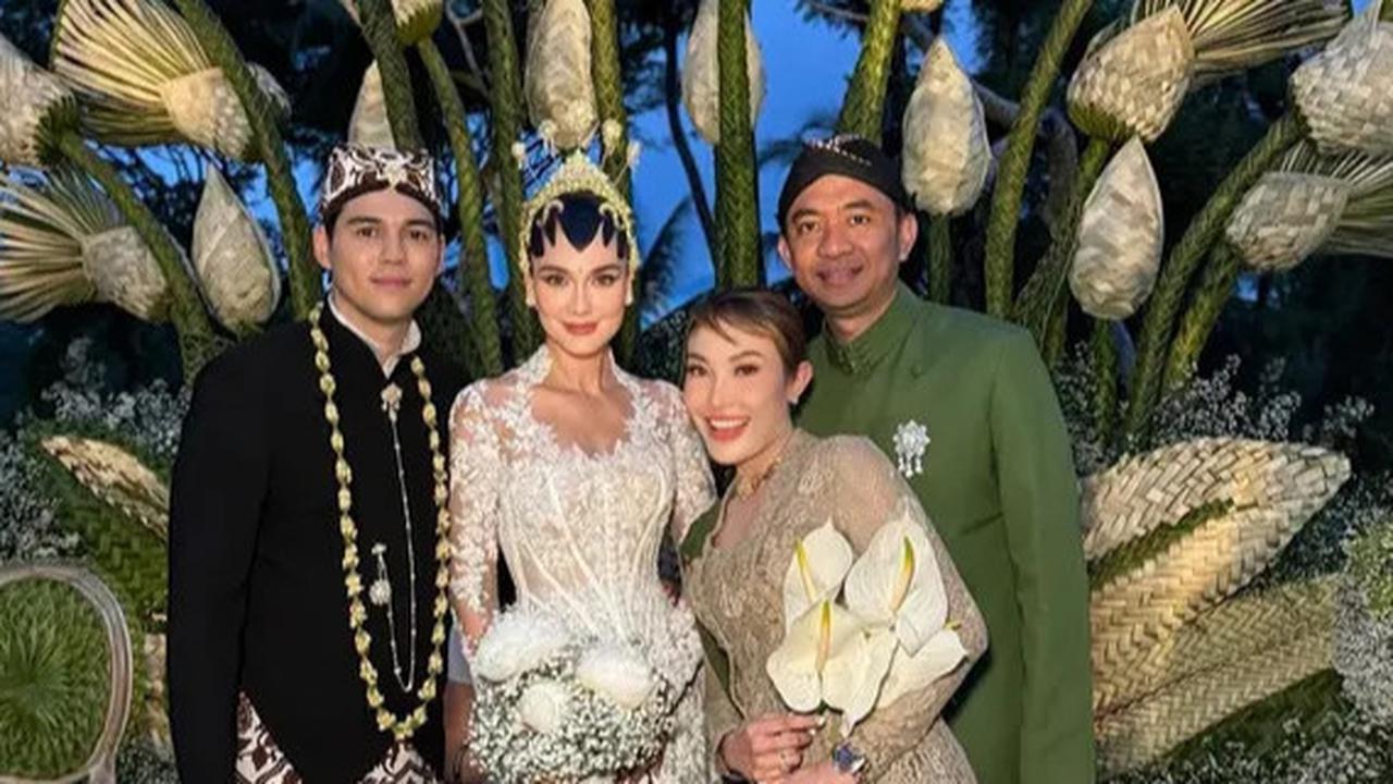 8 Potret Artis di Momen Pernikahan Luna Maya dan Maxime Bouttier, Ada Nagita Slabina hingga Cinta Laura Kompak Pakai Outdoor Serba Hijau