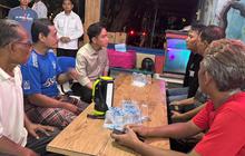 VIDEO: Santuy Gibran Bareng Bapak-Bapak Ngobrol di Pos Ronda, Lanjut Belanja Ikan di Pasar Cipulir
