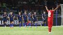 <p>Pemain Laos merayakan gol pertama timnya yang dicetak oleh&nbsp;Phousomboun Panyavong ke gawang Timnas Indonesia pada&nbsp;laga lanjutan Grup B Piala AFF 2024 di Stadion Manahan, Solo, Jawa Tengah, Kamis (12/12/2024). (Bola.com/Abdul Aziz)</p>