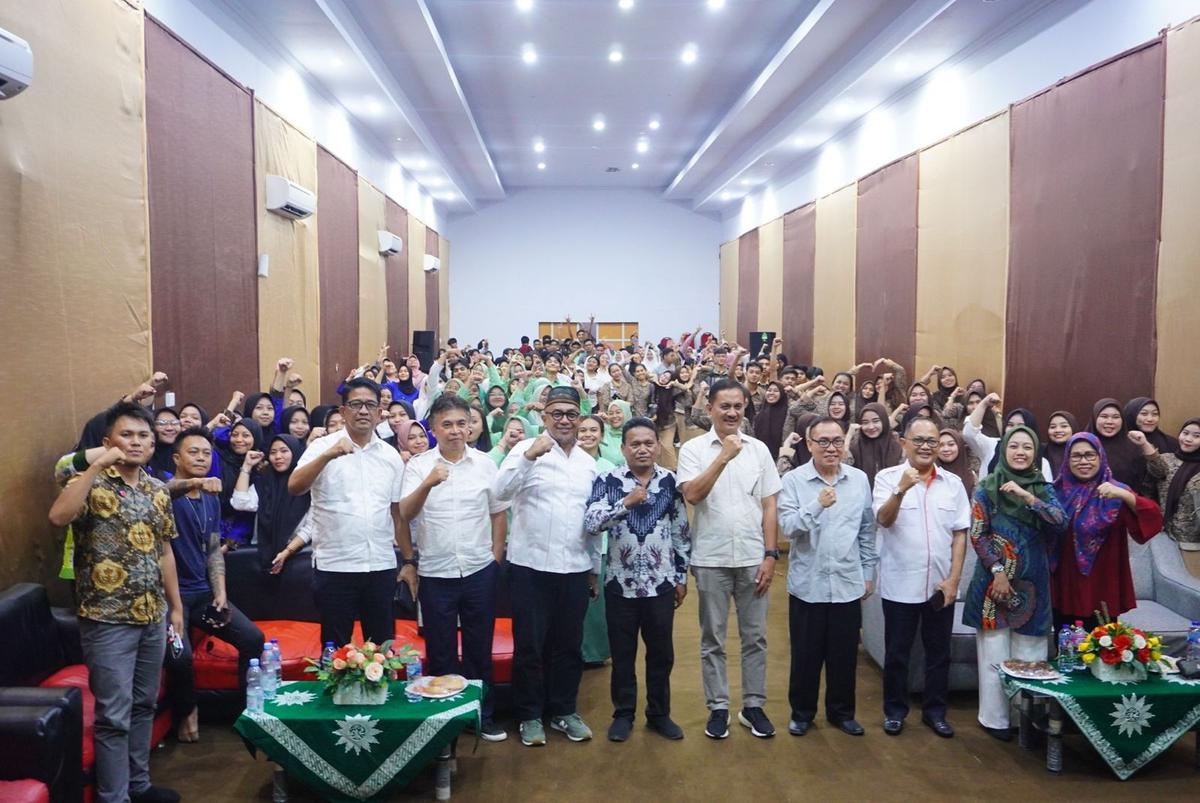 Alfred Denny Tuejeh beri kuliah umum di kampus