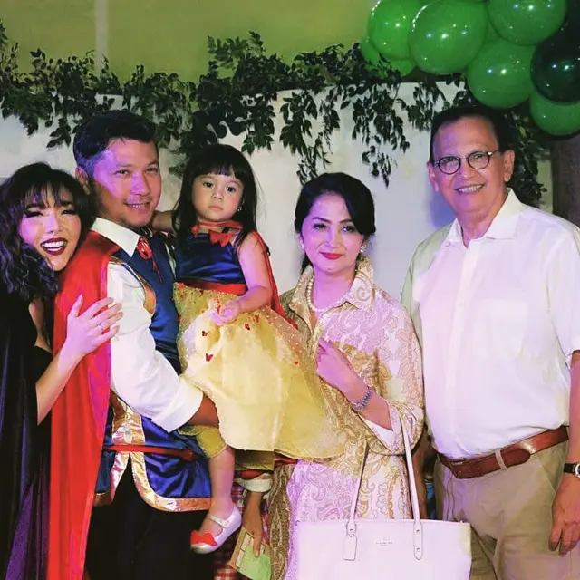 Anna Maria dan Gading Marten