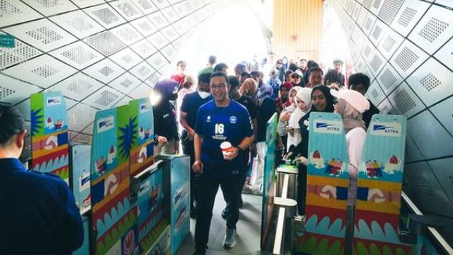 Anies Baswedan Turun ke CFD Bawa Pesan Inklusif tentang Penyandang Disabilitas. Foto: Instagram @aniesbaswedan.