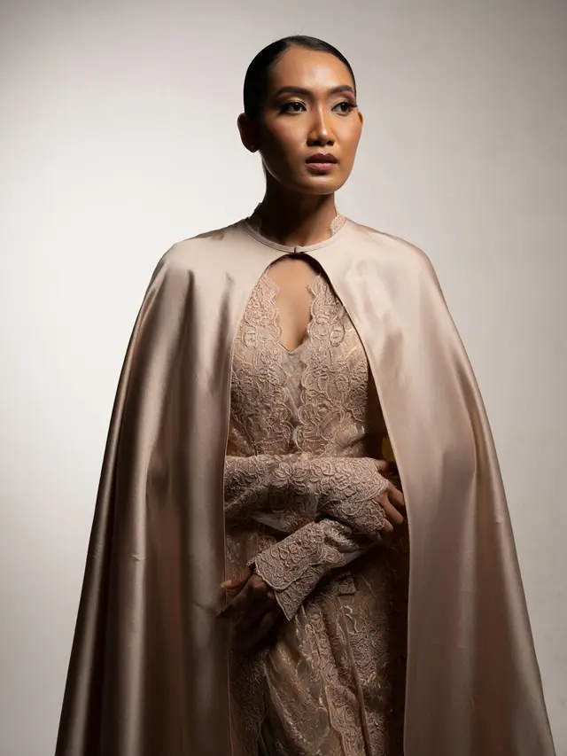 Model Kebaya Brokat Ibu-ibu