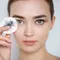 Bersihkan kesalahan yang ada dengan micellar water ketika membuat floating eyeliner. (Foto: Freepik)