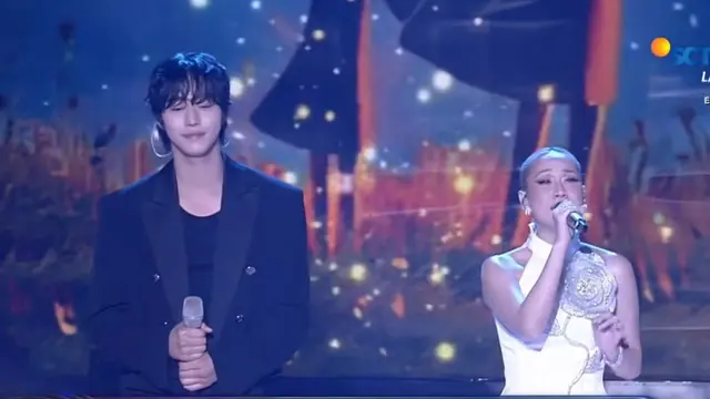 Ahn Hyo Seop duet bersama BCL di HUT SCTV 35 Xtraordinary. (SCTV)