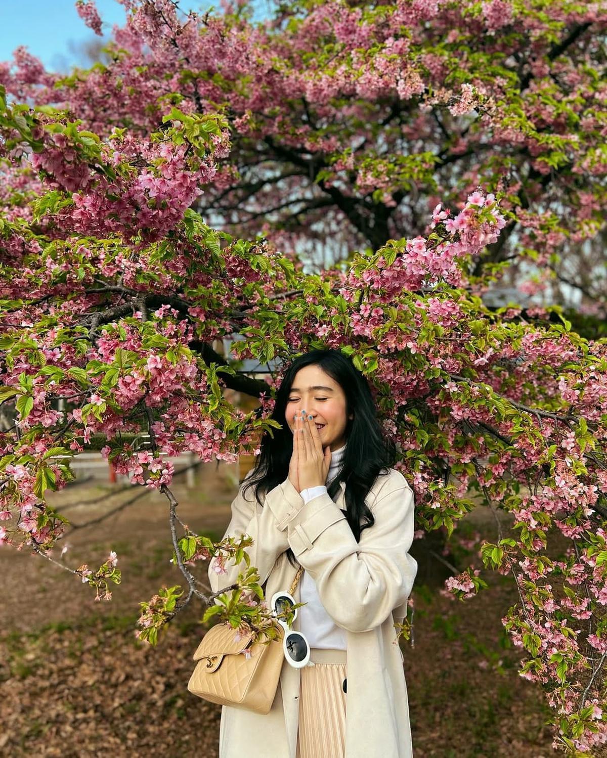 Gaya Febby Rastanty saat Liburan di Luar Negeri, Tampil Stylish