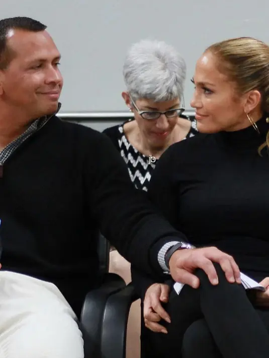 Di Hollywood sendiri, gerakan Mee Too dan Times Up pun tengah digalakkan. Mereka ingin para korban pelecehan bicara dan tahu bahwa mereka tidak sendirian