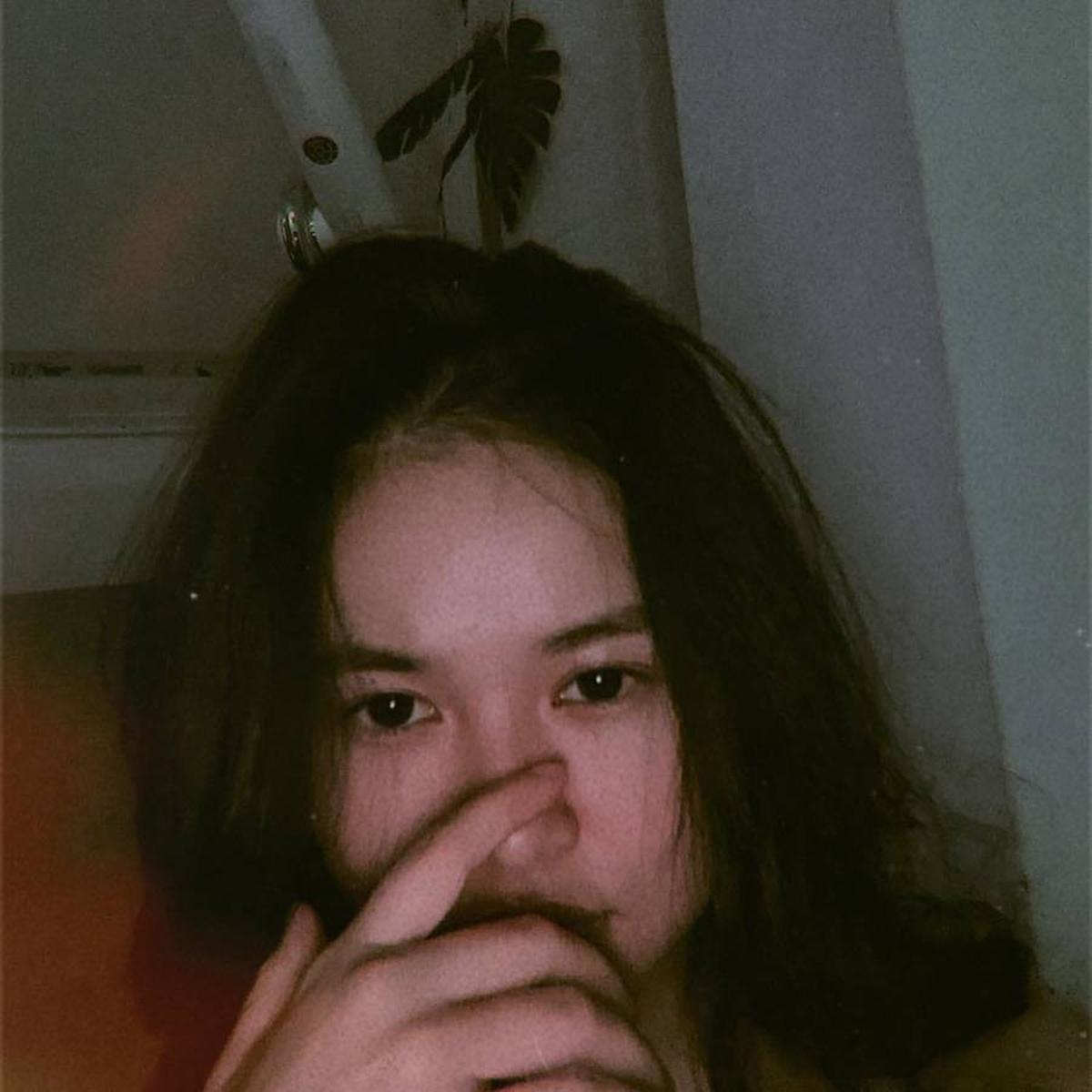 Bukan tanpa alasan jika ada yang menyebut Adinda sebagai baby face. Bahkan seringkali ketika ia mengunggah foto bersama anaknya, ia disebut bayi punya bayi.<br>
