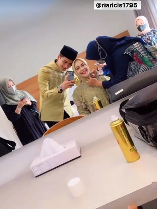 6 Momen Ria Ricis Gelar Pengajian 4 Bulanan, Aura Bumilnya Banyak Dipuji