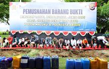 Polda Maluku Musnahkan Ribuan Liter Sopi, Tekan Gangguan Kamtibmas dan Konflik Sosial