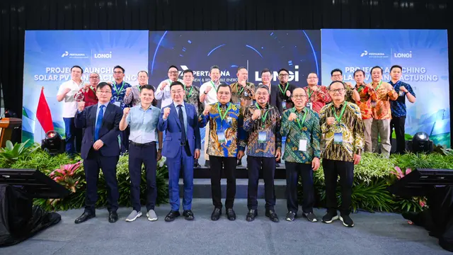 Kolaborasi Pertamina NRE dan LONGi Hadirkan Manufaktur Modul Panel Surya di Indonesia