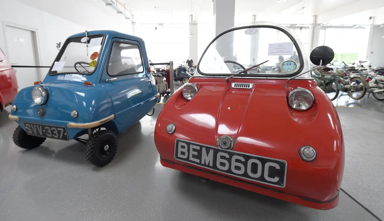 Foto pada 8 Juli 2020 menunjukkan koleksi mobil klasik "mini" yang dipamerkan di aula rumah lelang Dorotheum di Wina, Austria. Warga dapat melihat koleksi mobil tersebut di Dorotheum Motor Vehicle Centre secara gratis dari Senin hingga Jumat. (Xinhua/Guo Chen)