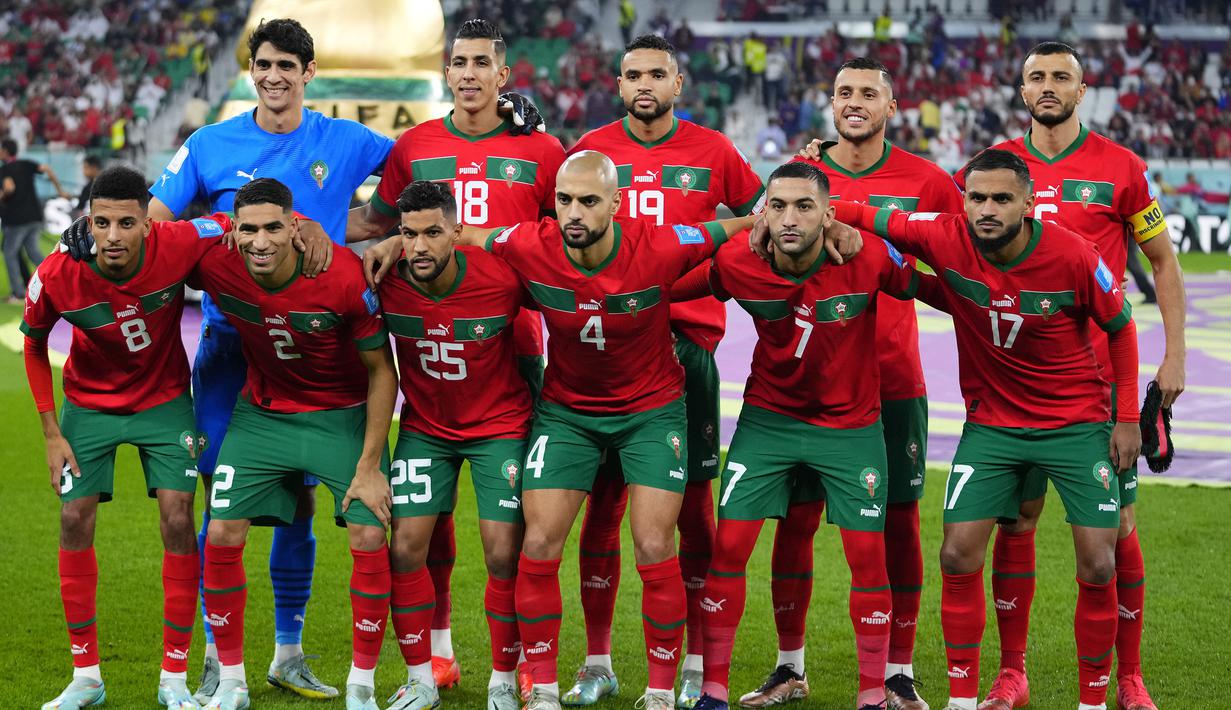 <p>Timnas Maroko berfoto sebelum dimulainya laga babak perempatfinal Piala Dunia 2022 menghadapi Timnas Portugal di Al Thumama Stadium, Doha, Qatar, Sabtu (10/12/2022) malam WIB. (AP/Petr David Josek)</p>