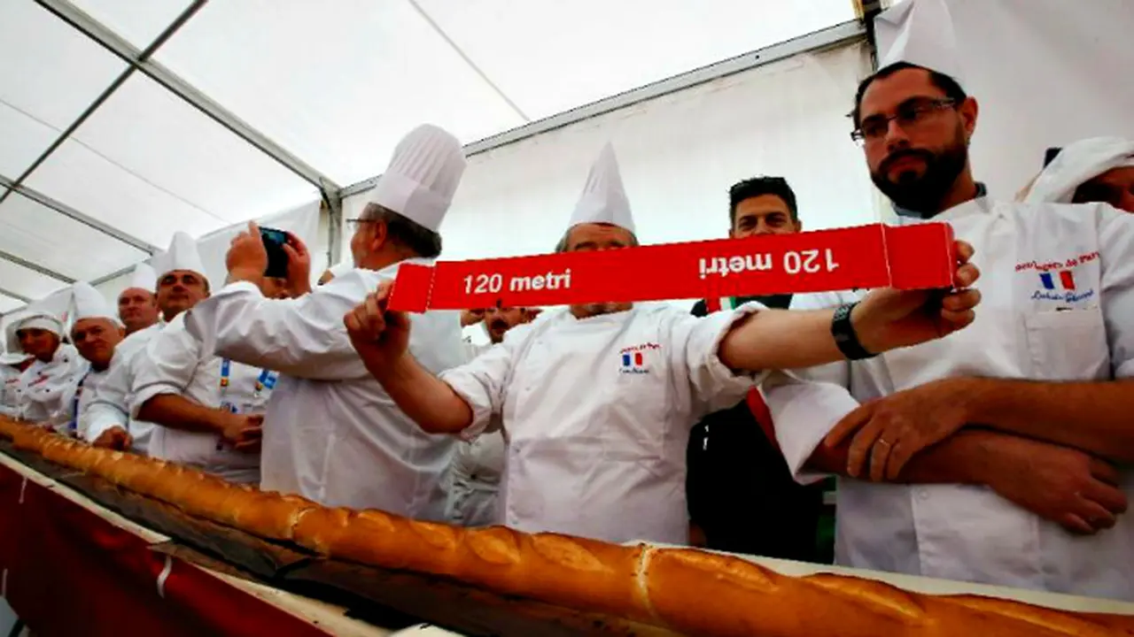 Nah, Inilah Roti 'Baguette' Terpanjang Sedunia