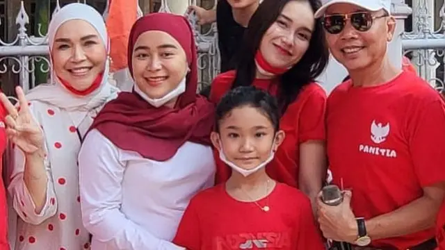10 Gaya Kompak Keluarga Artis Rayakan HUT ke-77 RI, Nathalie Holscher hingga Aurel Hermansyah