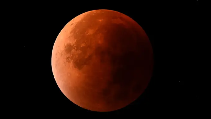 Melihat Pesona Blood Moon Lewat Potret-potret dari Seluruh Dunia