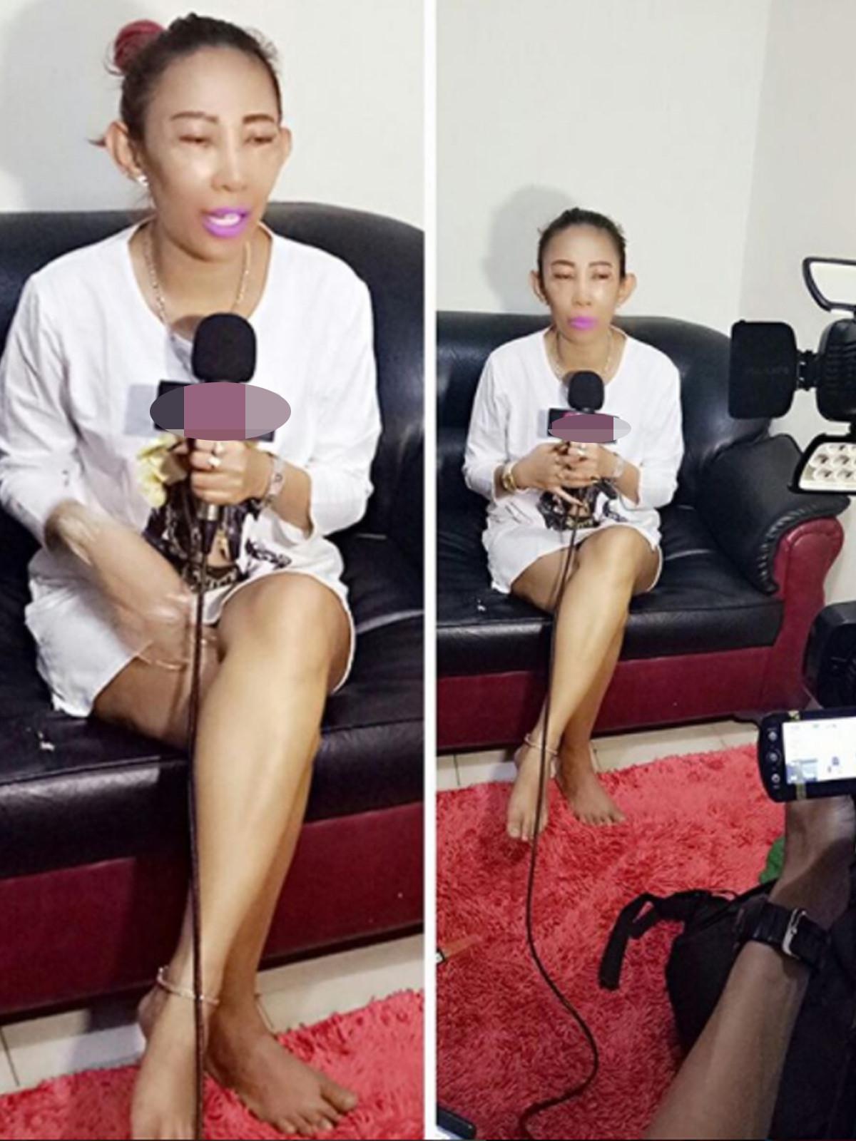 Dewi Sanca tengah diwawancarai oleh sebuah tayangan infotainment. (Instagram Dewi Sanca)