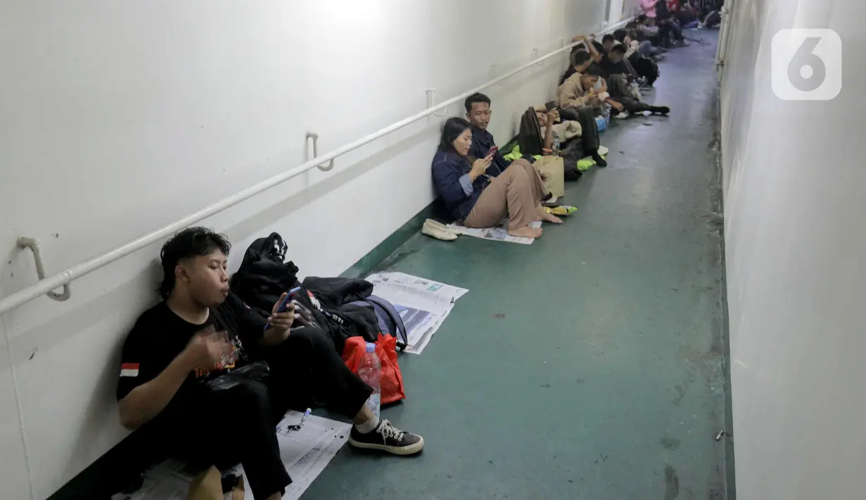 Jumlahnya diprediksi akan terus meningkat dalam beberapa hari ke depan. Mengingat puncak arus mudik Lebaran 2025 baru akan terjadi pada Jumat (28/3/2025). (Liputan6.com/Herman Zakharia)
