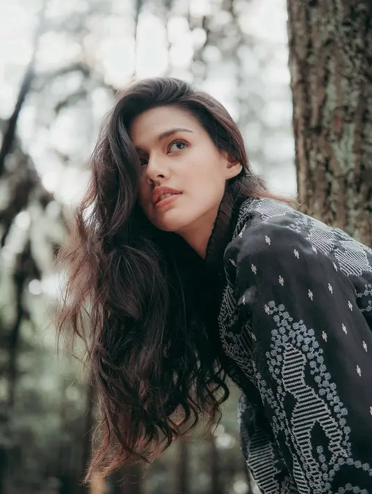 "Jadi menurut aku kalau merasa nggak cocok lebih baik batal menikah daripada gagal di pernikahan," jelas Susan Sameh saat menghadiri program acara televisi swasta pada Desember 2020 lalu. (Instagram/susansameeh)