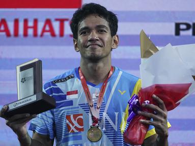 Tunggal putra Indonesia Chico Aura Dwi Wardoyo berhasil merebut gelar Malaysia Masters 2022, Minggu (10/7/2022). Ini merupakan gelar pertama Chico di turnamen level BWF World Tour Super 500. (AP Photo/Kien Huo)