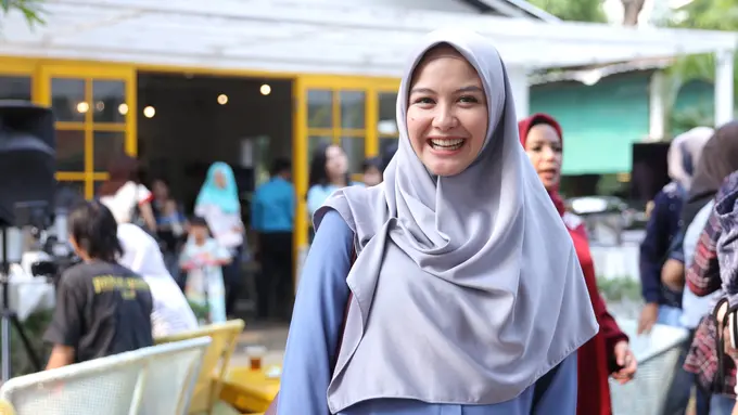 [Fimela] Revalina S. Temat