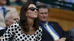 Duchess of Cambridge, Kate Middleton saat menyaksikan pertandingan antara petenis asal Inggris, Andy Murray melawan petenis Rusia, Alexander Bublik pada babak pertama Wimbledon di London, Inggris (3/7). (AFP Photo/Adrian Dennis)