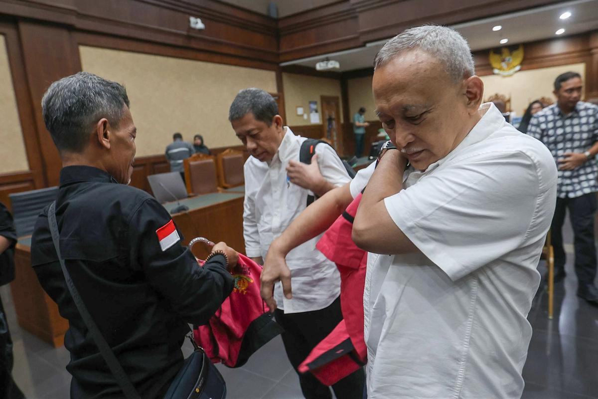 FOTO: Dua Eks Pejabat Pertamina Divonis 6 Tahun dalam Kasus Korupsi Tata Kelola Minyak Mentah Pertamina