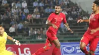 Marinus Wanewar melakukan selebrasi pada laga Timnas Indonesia U-22 kontra Kamboja pada Piala AFF U-22 2019, di Olympic Stadium, Phnom Penh, Jumat (22/2/2019). (Bola.com/Zulfirdaus Harahap)