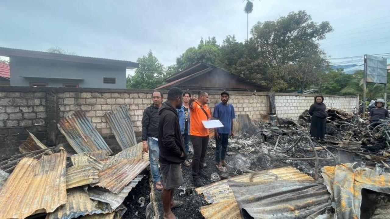 Polres Jayapura Olah TKP Kebakaran Depan Stadion Lukas Enembe, Selidiki Penyebab Pasti