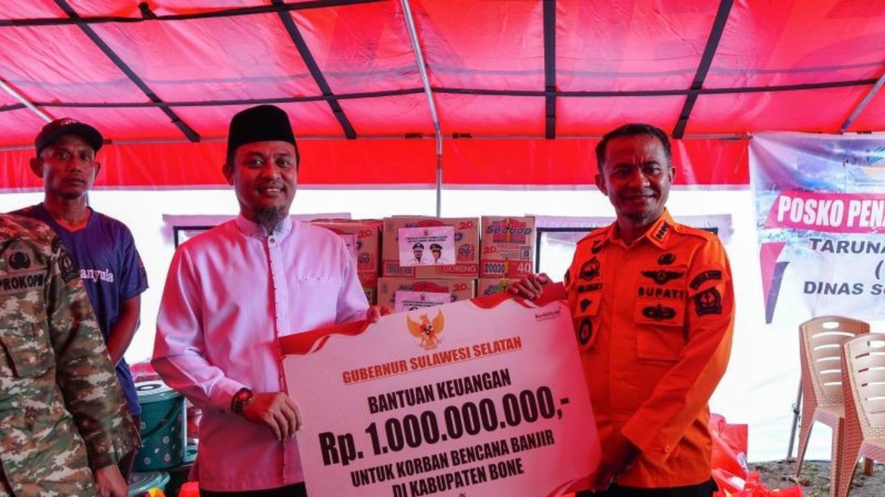 Gubernur Sulsel Salurkan Bantuan Rp1 Miliar untuk Penanganan Pascabencana Banjir Bone