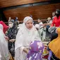 Ketua DPR RI Puan Maharani bersama keluarga melaksanakan Salat Idulfitri di Masjid At-Taufiq, Lenteng Agung, Jakarta Selatan, Sabtu (22/4)/Istimewa.