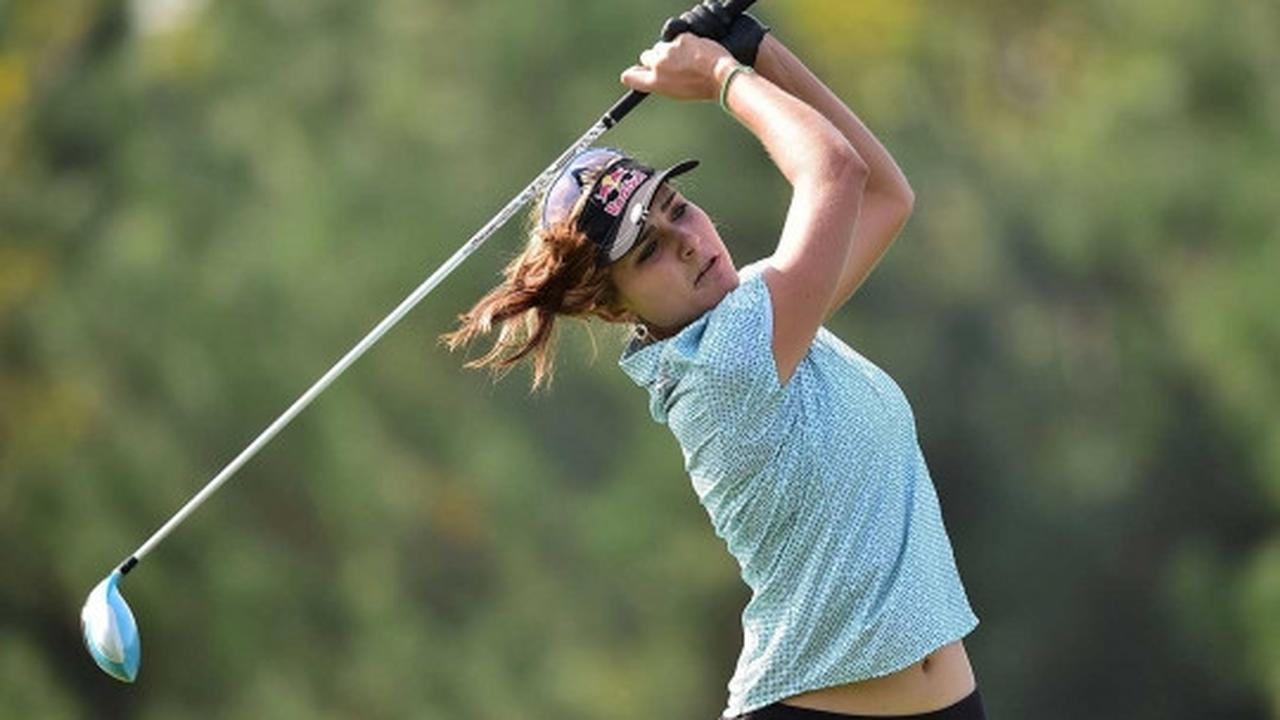 Aksi pegolf cantik di kejuaraan LPGA KEB Hana Bank