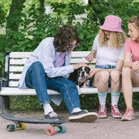 Banyak anak remaja sebenarnya masih membutuhkan tempat untuk bercerita (Sumber: Pexels.com)