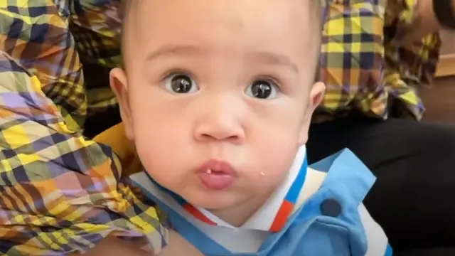 Cipung asyik makan tahu . (Foto Tangkapan Layar Youtube Rayyanza Malik Ahmad Fanbase Official)