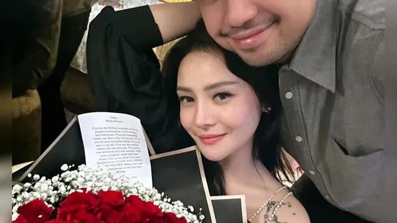 6 Potret Bahagia Mawar AFI Dilamar Kekasih, Momen Romantis yang Menyentuh