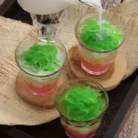 Resep Es Rumput Laut Santan Segar./Copyright&nbsp;shutterstock.com/g/AriyaniTedjo