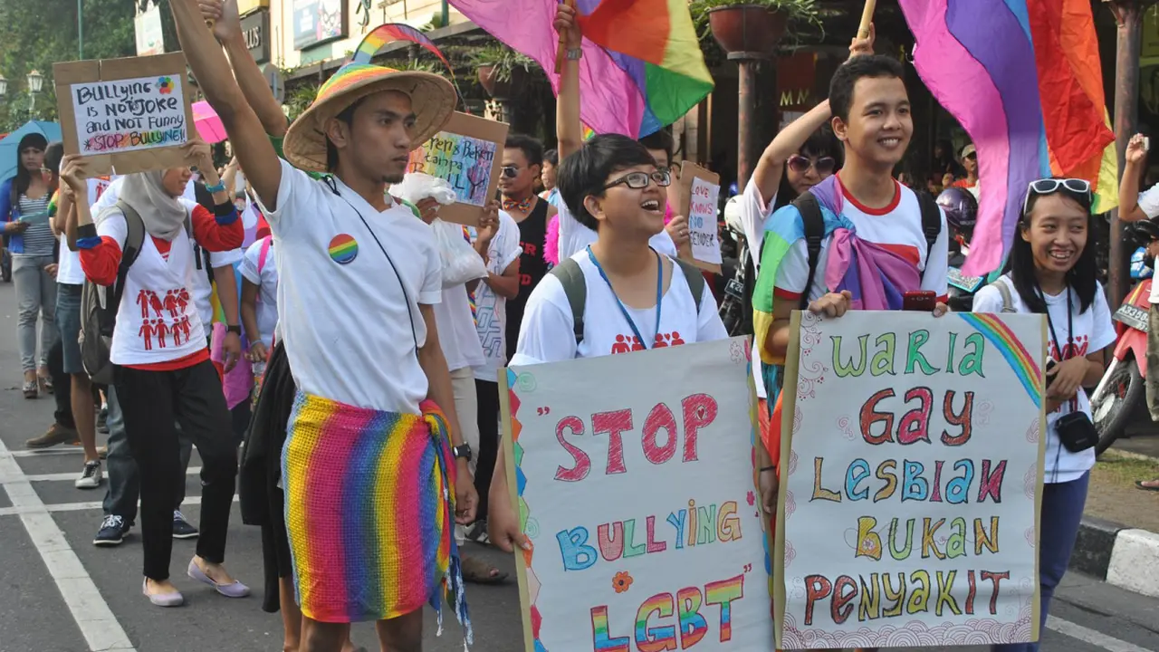 [Bintang] LGBT Marak di Indonesia, Mensos Khawatir Ada Rekayasa Sosial