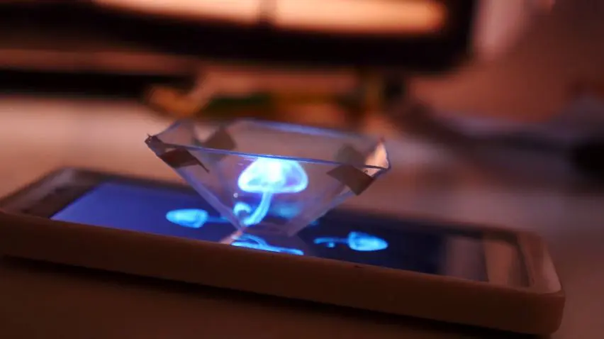 Recycle tempat CD dan ponselmu untuk bikin pajangan hologram 3D! :D
