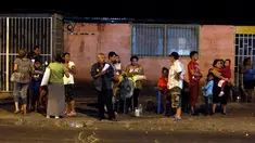 Gempa bumi kembali mengguncang Nicaragua. Gempa ketiga dalam sepekan terakhir ini terjadi pada Minggu malam (13/4/2014) waktu setempat. (REUTERS/Jorge Cabrera) 