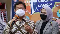 Menteri Kesehatan RI Budi Gunadi Sadikin meninjau vaksinasi COVID-19 lansia di Kolese Kanisius Jakarta pada 9 Maret 2021. (Dok Kementerian Kesehatan RI)