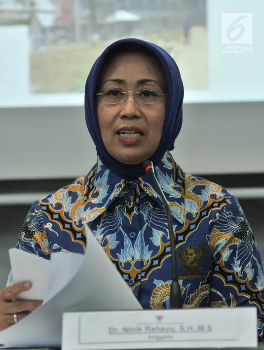 Anggota Ombudsman RI Ninik Rahayu saat memberikan keterangan hasil pengawasan terhadap Pelayanan Publik Lapas/Rutan di Jakarta, Senin (24/9). Ombudsman menemukan fakta terkait tata cara penggunaan hak-hak warga binaan. (Merdeka.com/Iqbal S Nugroho)