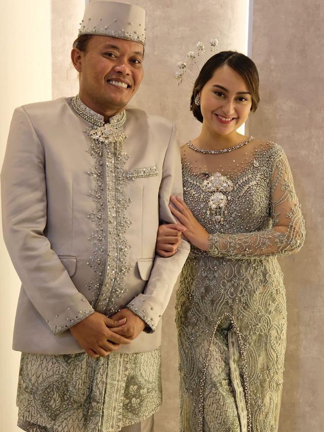 6 Potret Sule dan Memes Prameswari Pamer Pakai Baju Pengantin, Tampil Serasi