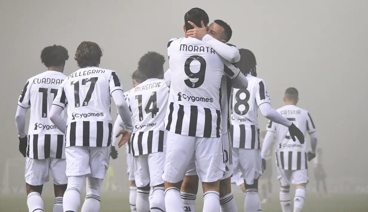 Juventus sukses meraih poin sempurna saat bertandang ke markas Bologna pada giornata ke-18 Liga Italia 2021/2022. Anak asuh Massimiliano Allegri itu sukses mengalahkan tuan rumah dengan skor 2-0. (LaPresse via AP/Massimo Paolone)