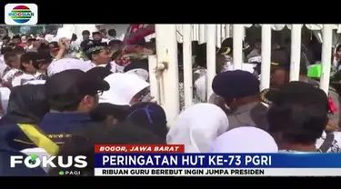 Karena membludak, pihak keamanan kewalahan melakukan penjagaan, kendati 11 gerbang pintu masuk Stadion Pakansari sudah disiapkan.