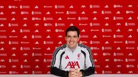 Momen Andoni Iraola saat diperkenalkan sebagai pemain Liverpool. (Liverpool)