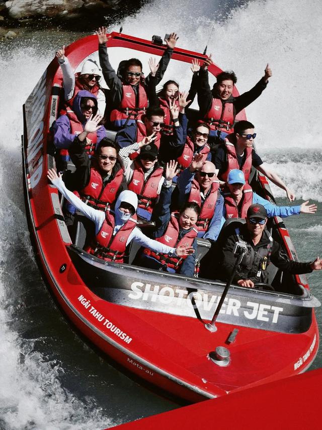 Momen Liburan Isyana Sarasvati dan Suami